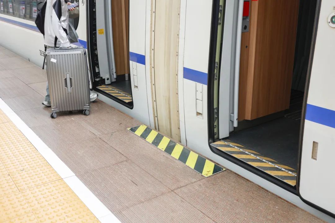 高鐵行李放置規范_乘車(chē)安全注意事項_出行提示