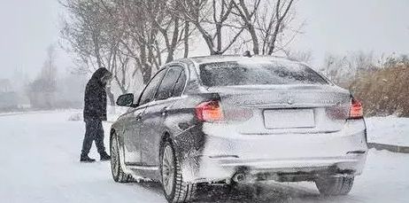 出行提示_雪天出行安全注意事項_雪天步行防滑防摔防砸技巧