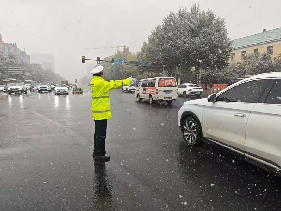 哈爾濱雨雪天氣安全出行提示_雨雪天氣駕車(chē)安全注意事項_出行提示