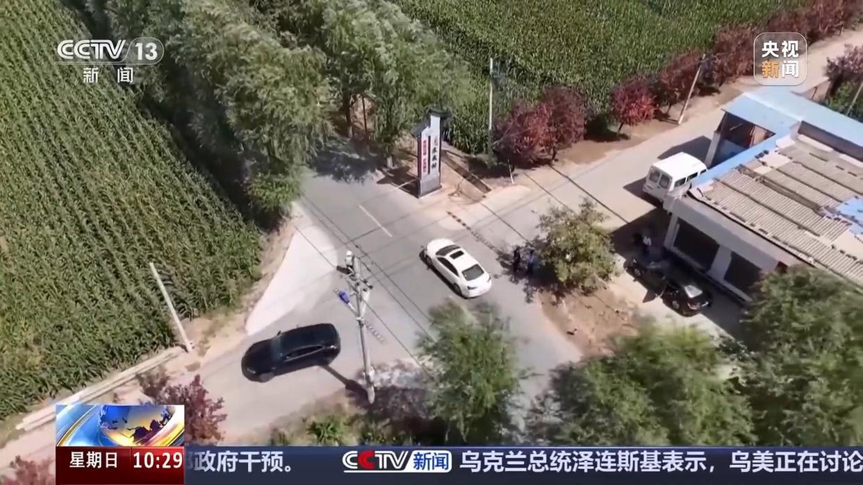 出行提示_無(wú)信號燈路口通行規則_國慶中秋假期交通安全風(fēng)險