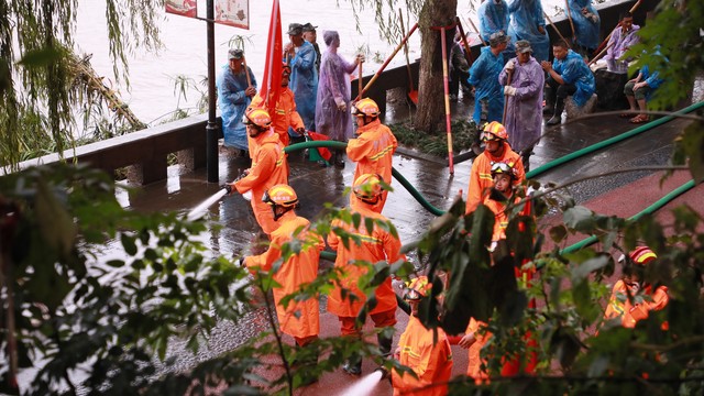 出行提示_強降雨天氣安全出行_暴雨預警信號