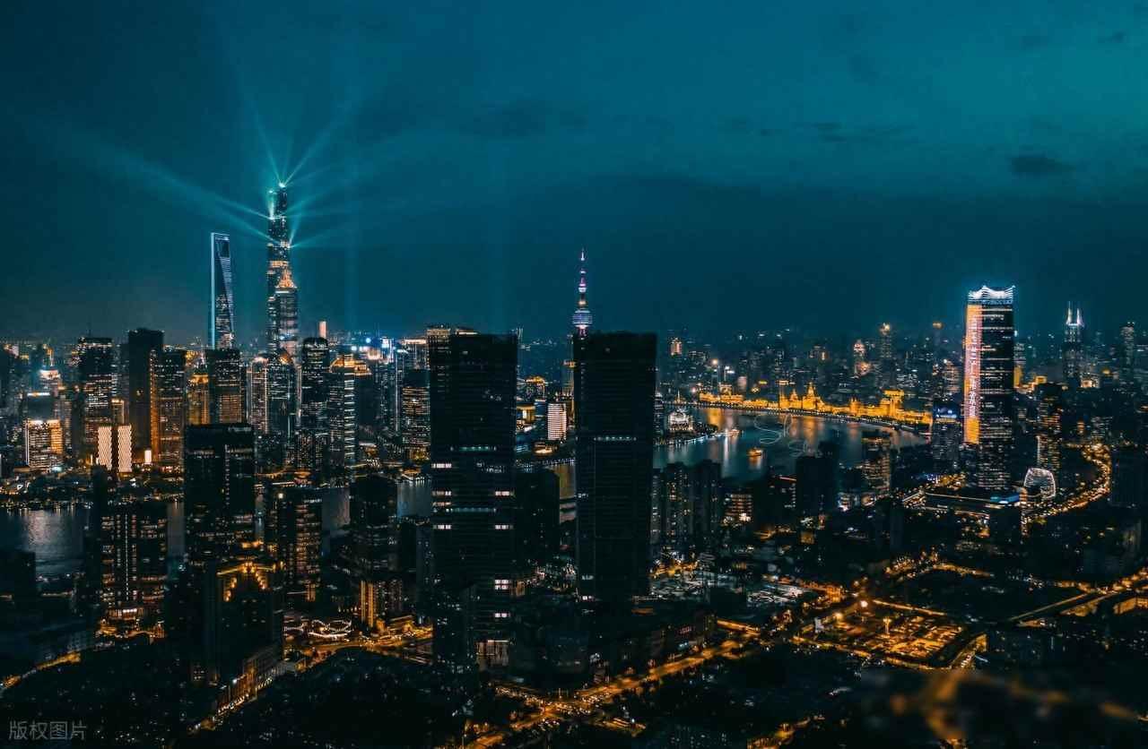 交警幫助老人繞行_上海限行外地車(chē)政策_限行