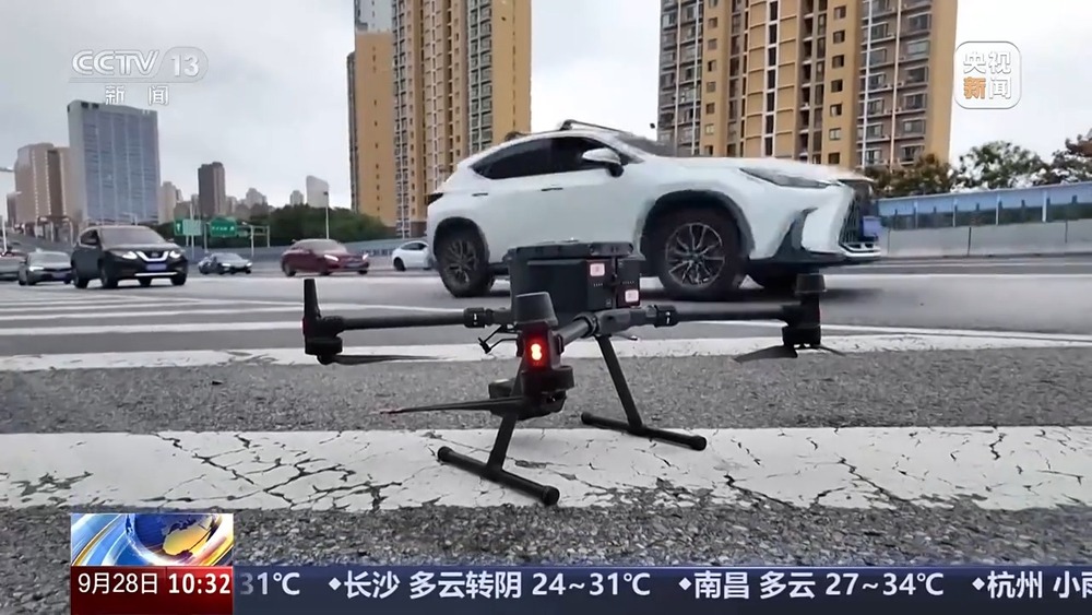 出行提示_國慶中秋假期交通安全風(fēng)險_無(wú)信號燈路口通行規則