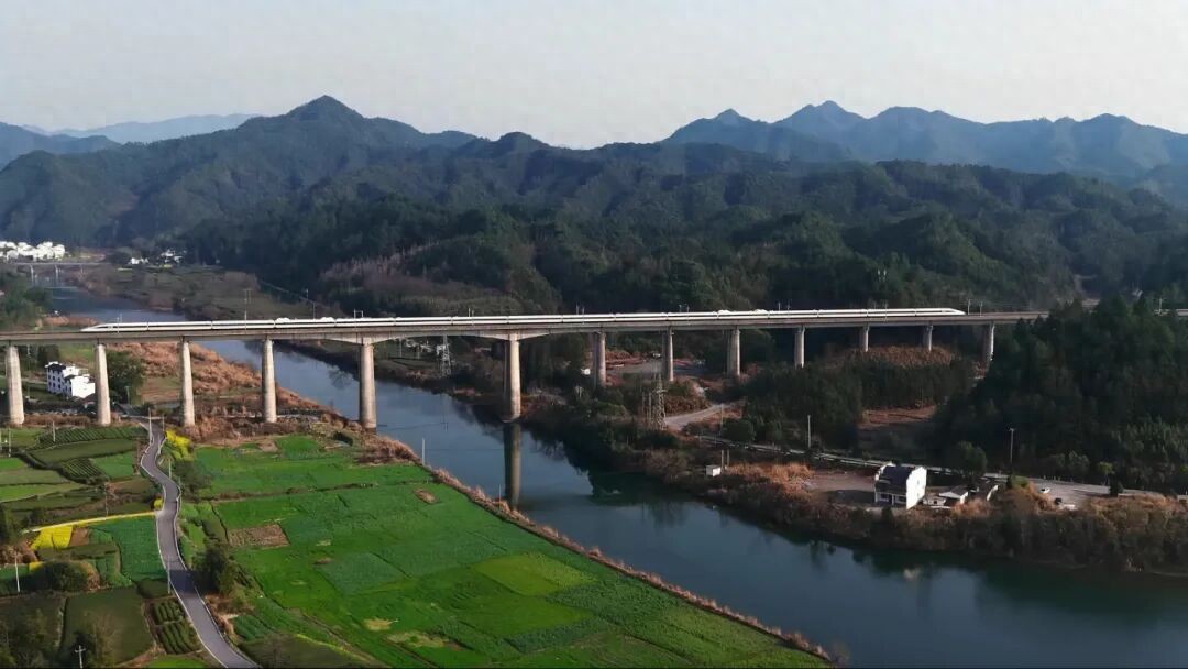 出行提示_高速行車(chē)安全提示_國慶中秋返程鐵路客流量