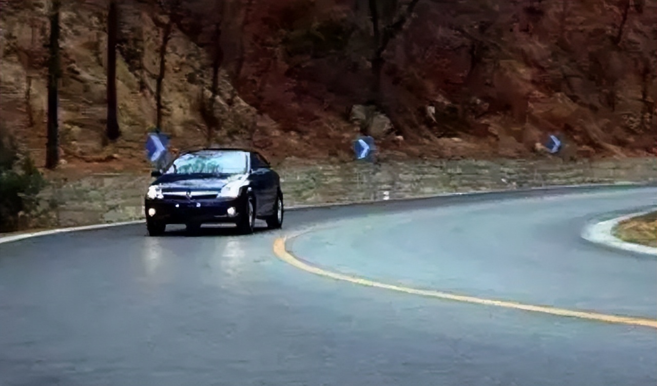 路況_剎車(chē)技巧_不同路況剎車(chē)方法