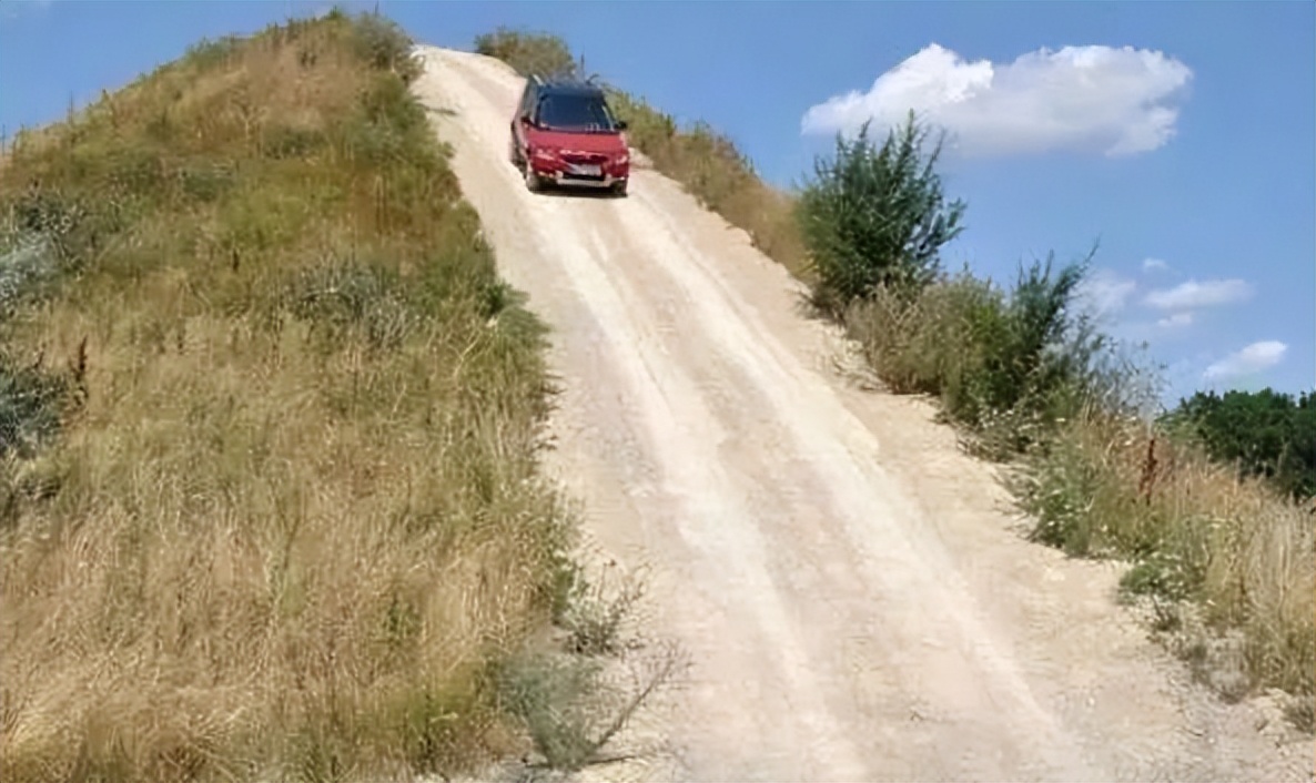 路況_不同路況剎車(chē)方法_剎車(chē)技巧