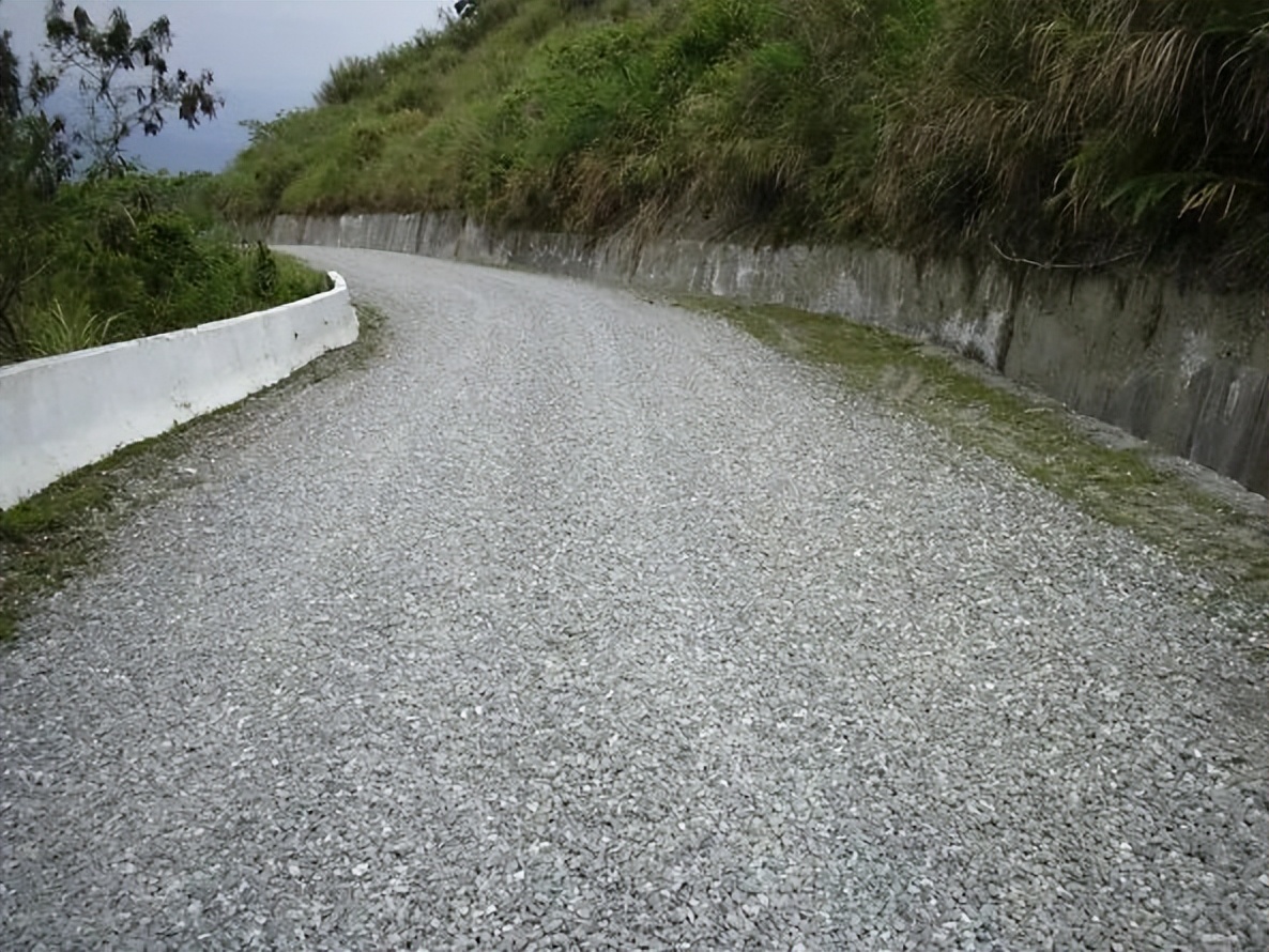 剎車(chē)技巧_不同路況剎車(chē)方法_路況
