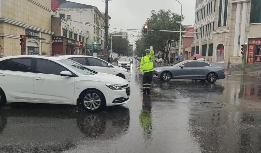 廊坊交警雨天出行安全_出行提示_京津冀強降雨路況信息