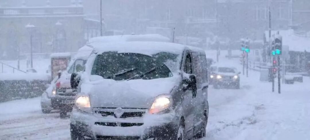 出行提示_駕車(chē)出行前的準備_駕駛雪地車(chē)輛的安全技巧