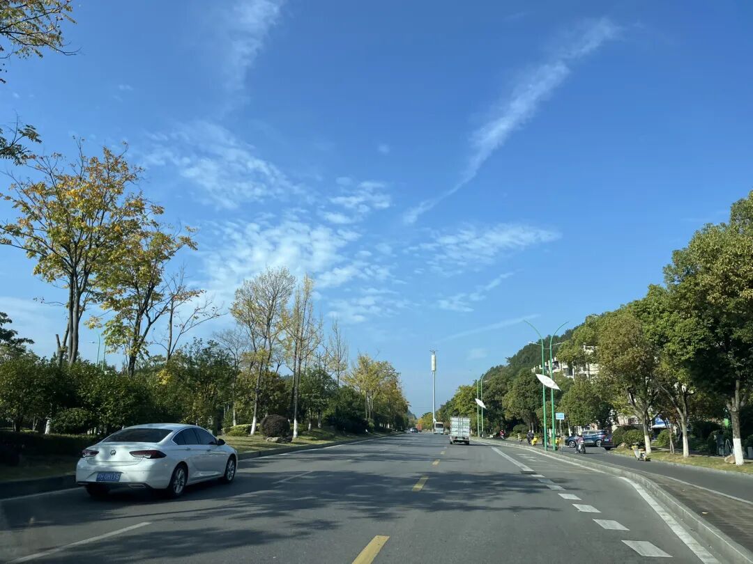 限行_突發(fā)情況特殊車(chē)輛通行_交警人為干預紅綠燈時(shí)間限制