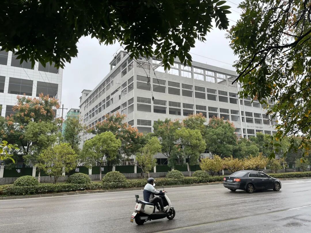 突發(fā)情況特殊車(chē)輛通行_限行_交警人為干預紅綠燈時(shí)間限制