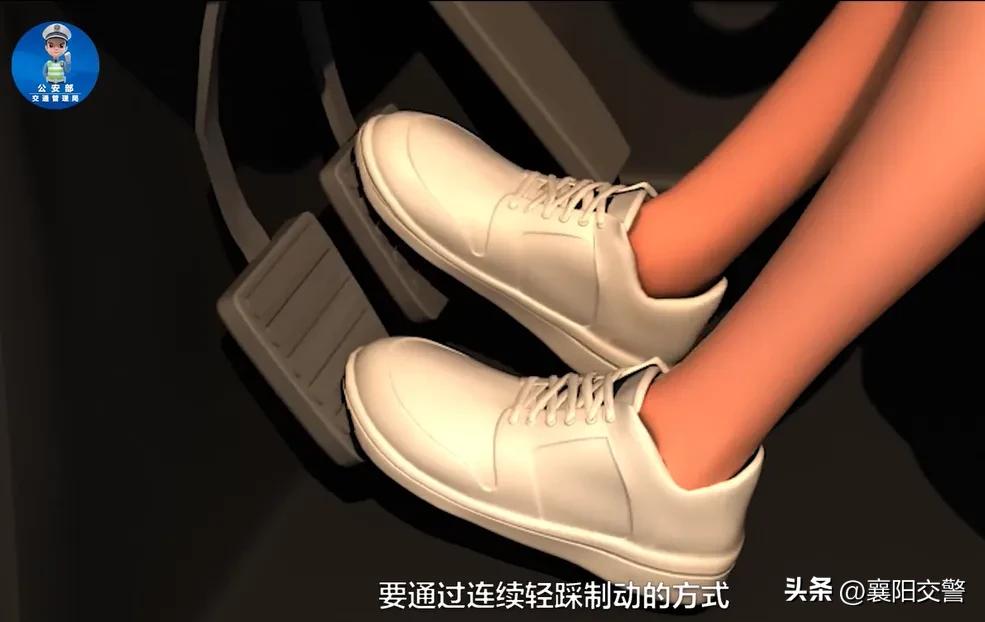 出行提示_冬季霧天高速公路安全_路面暗冰行車(chē)技巧