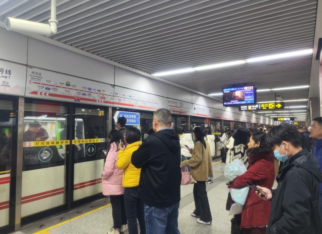 鄭州公共交通早高峰客流量增長(cháng)_限行_鄭州市限行政策恢復