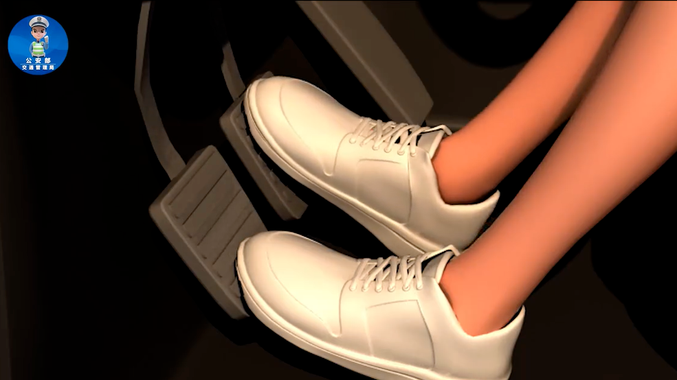 出行提示_團霧天氣行車(chē)注意事項_高速公路團霧安全駕駛