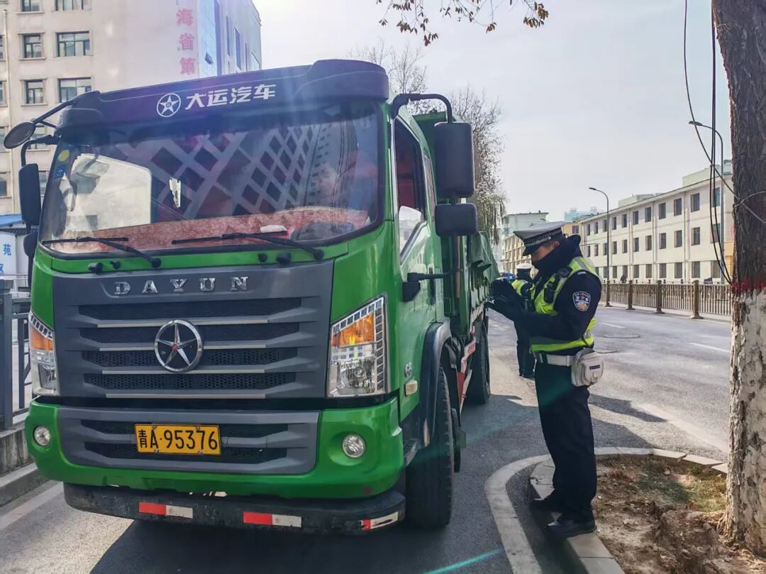 西寧市公安局交通管理局 禁限行車(chē)輛整治行動(dòng) 西寧交管 高壓態(tài)勢_限行