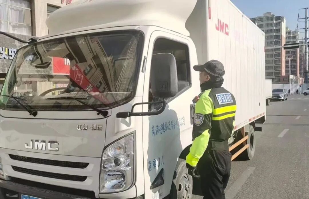 西寧市公安局交通管理局 禁限行車(chē)輛整治行動(dòng) 西寧交管 高壓態(tài)勢_限行