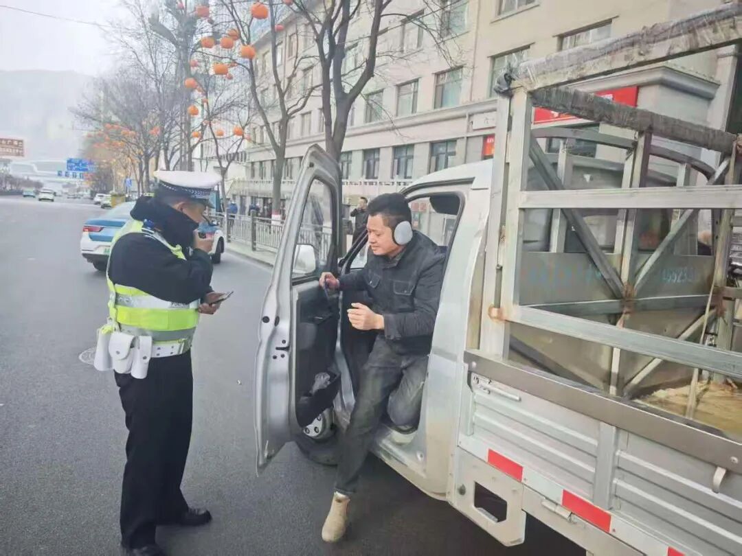 西寧市公安局交通管理局 禁限行車(chē)輛整治行動(dòng) 西寧交管 高壓態(tài)勢_限行