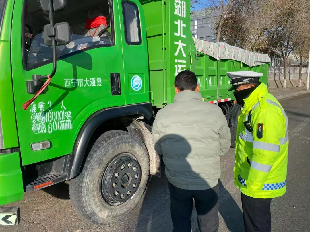 西寧市公安局交通管理局 禁限行車(chē)輛整治行動(dòng) 西寧交管 高壓態(tài)勢_限行