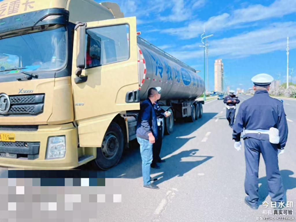 哈爾濱交警夏防行動(dòng)_禁行_大貨車(chē)超限超載整治