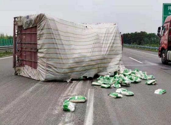 非法改裝貨車(chē)危害_出行提示_改裝貨車(chē)安全隱患