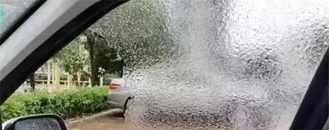 吉林省雪天出行指南_出行提示_雪后路滑行車(chē)安全