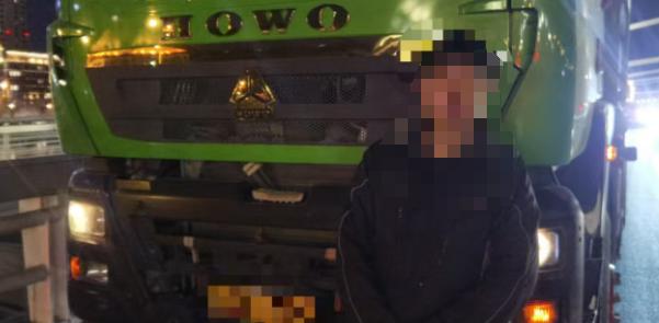 禁行_冬季行動(dòng)大貨車(chē)闖禁行_天津交警查處闖禁行貨車(chē)